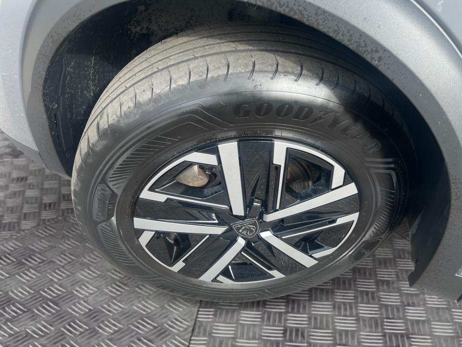 PEUGEOT e-2008 2023