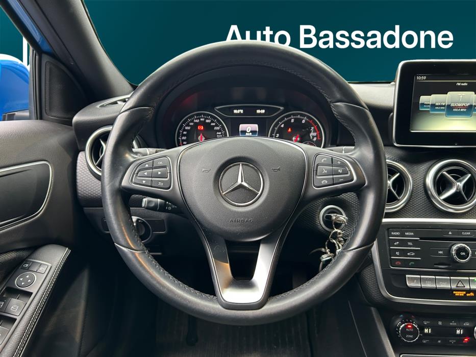 MERCEDES-BENZ A 2016