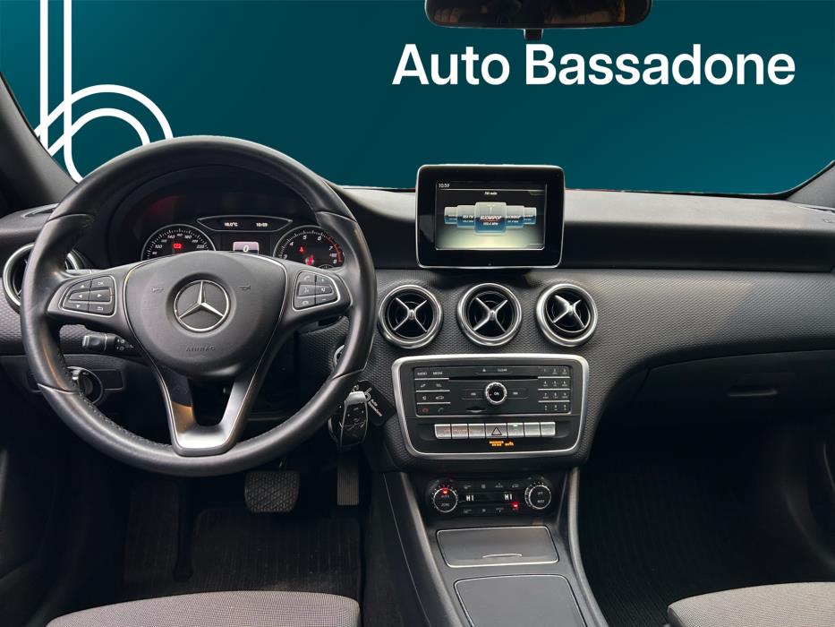 MERCEDES-BENZ A 2016