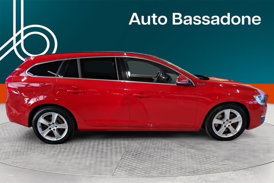 VOLVO V60 2015