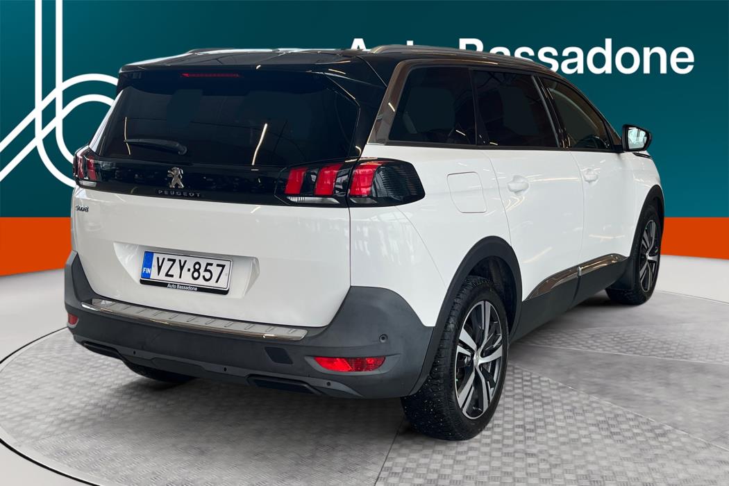 PEUGEOT 5008 2018