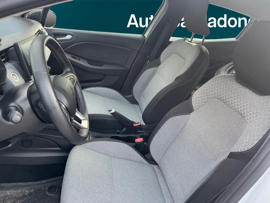 RENAULT Clio 2025