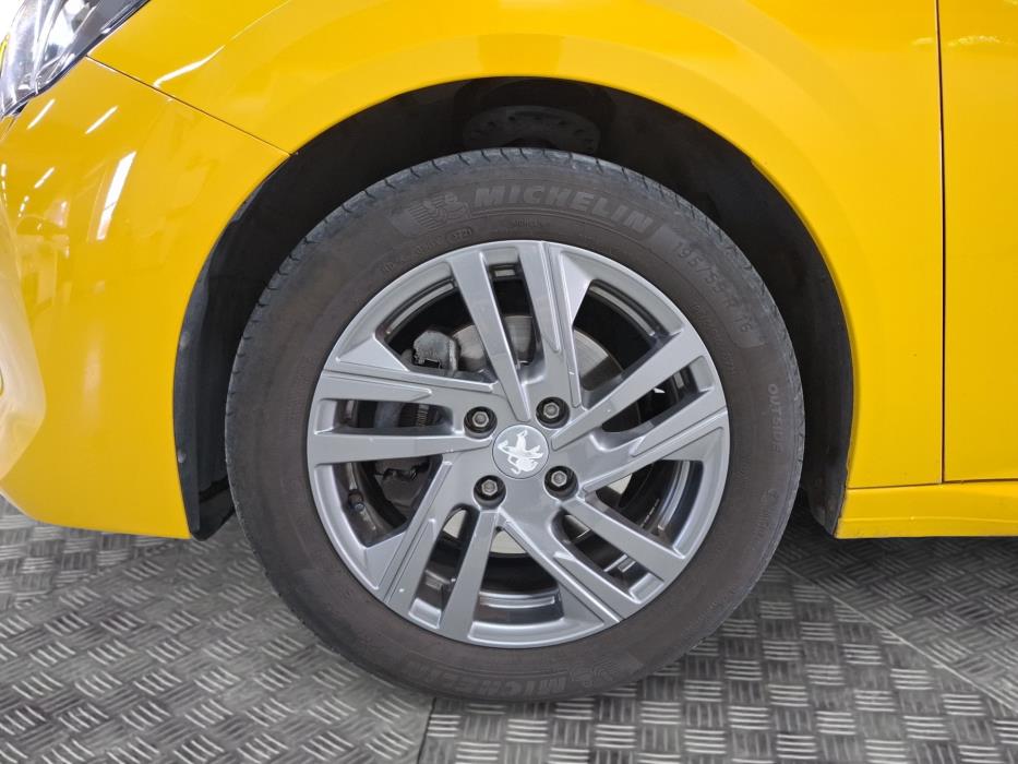 PEUGEOT 208 2021