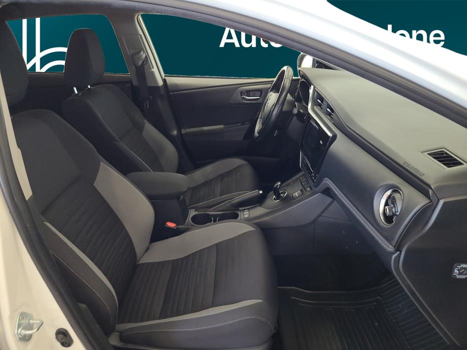 TOYOTA Auris 2017