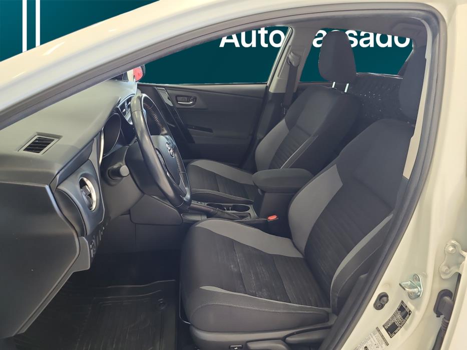 TOYOTA Auris 2017