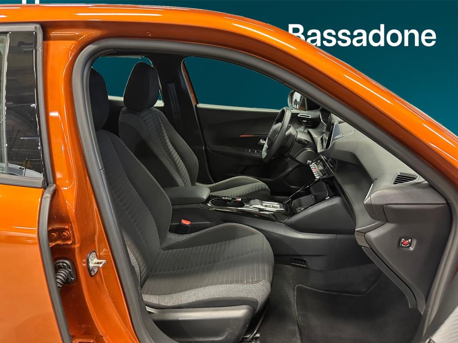 PEUGEOT e-2008 2023