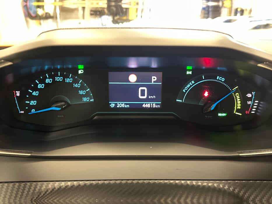 PEUGEOT e-2008 2023