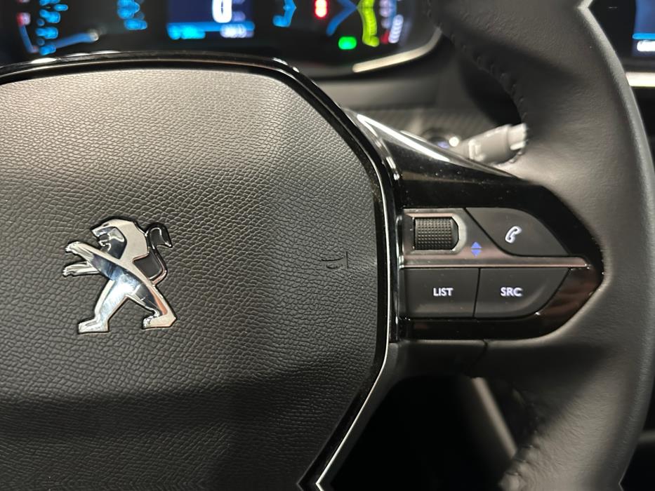 PEUGEOT e-2008 2023