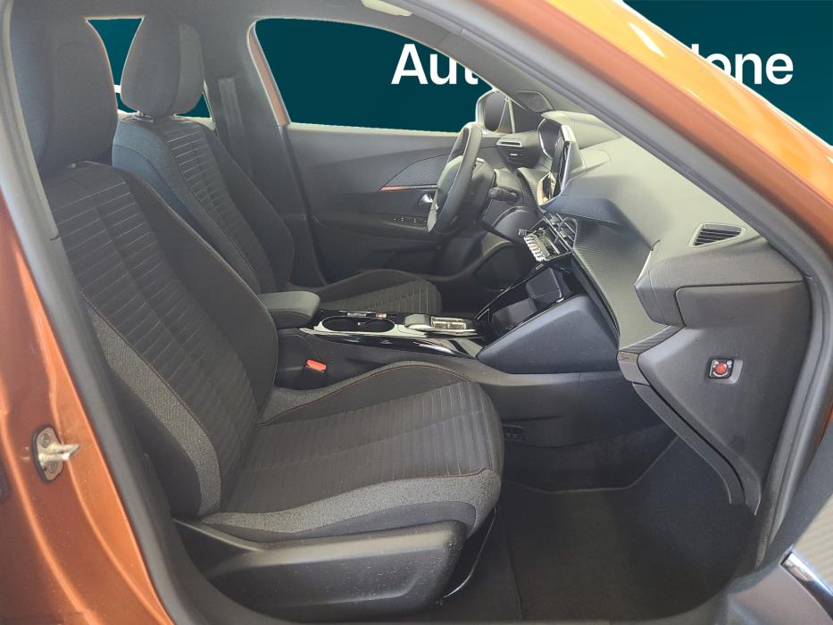 PEUGEOT e-2008 2023