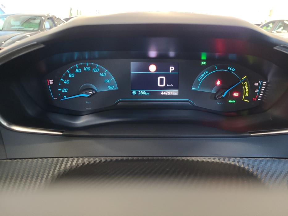 PEUGEOT e-2008 2023