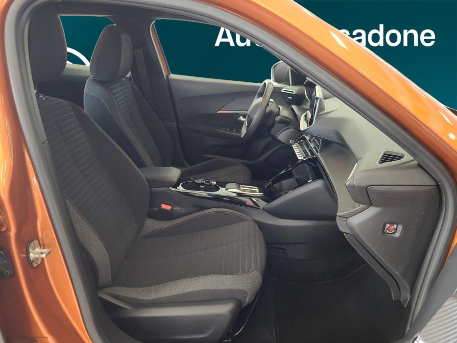 PEUGEOT e-2008 2023