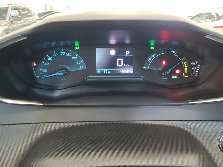 PEUGEOT e-2008 2022