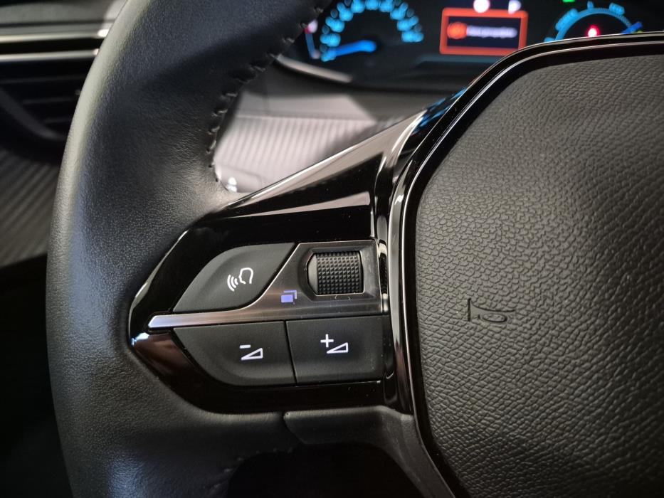 PEUGEOT e-2008 2023