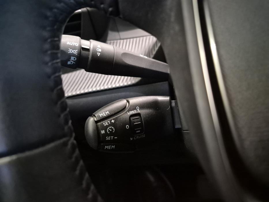 PEUGEOT e-2008 2023