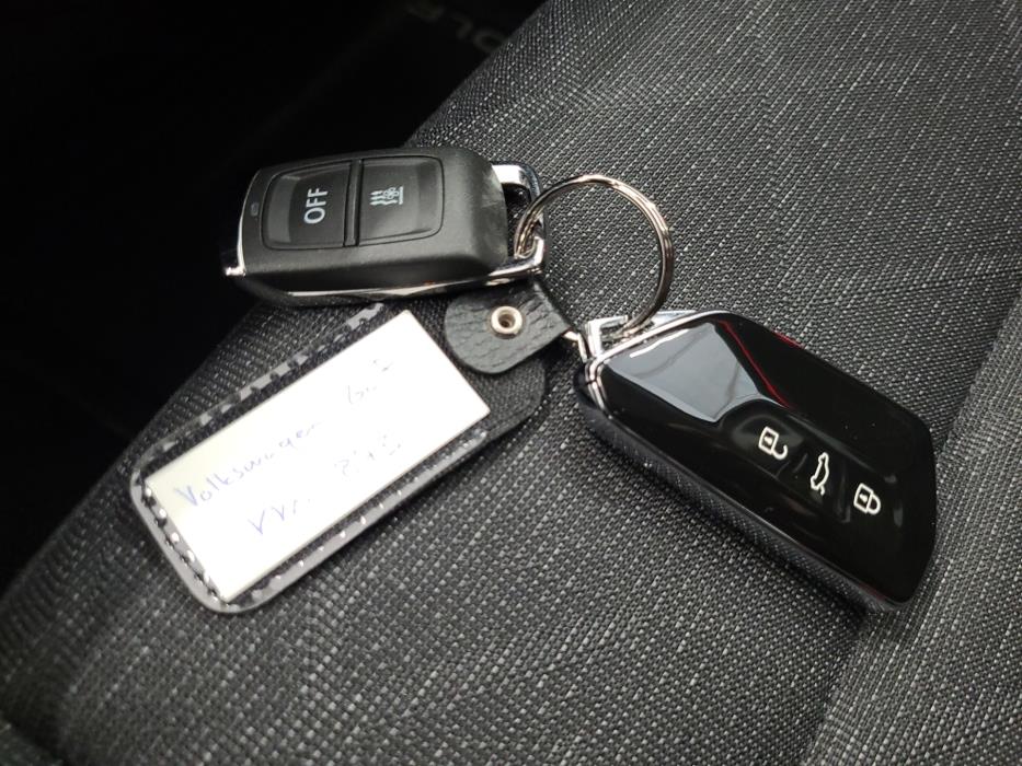 VOLKSWAGEN GOLF 2023