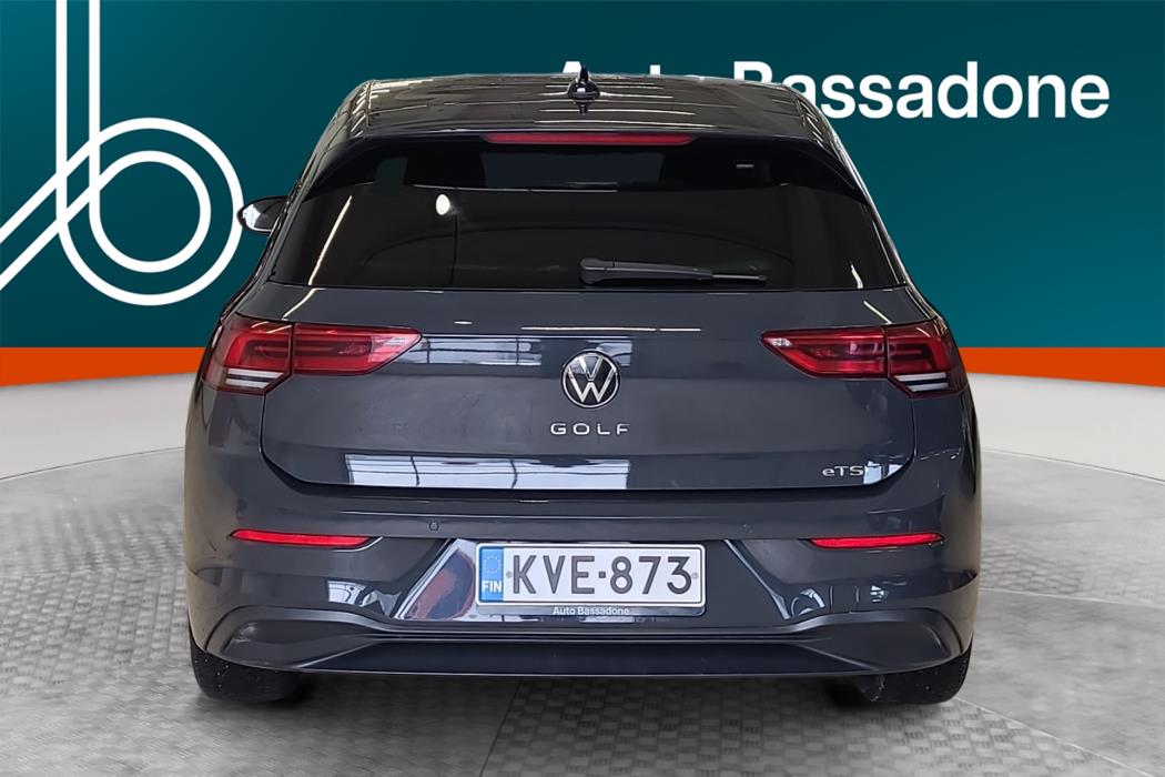 VOLKSWAGEN GOLF 2023