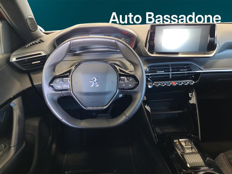 PEUGEOT e-2008 2023