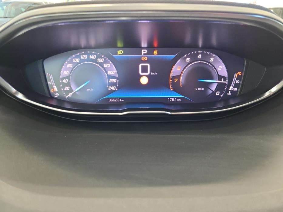 PEUGEOT 3008 2021