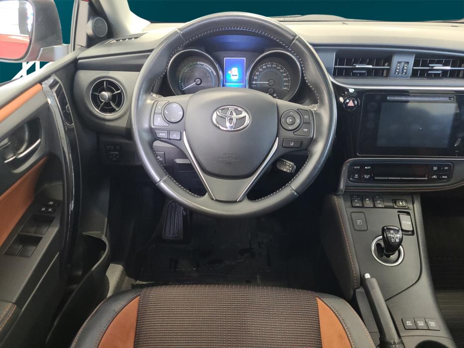 TOYOTA Auris 2016