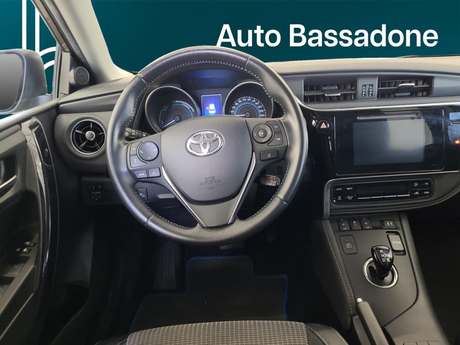 TOYOTA Auris 2016