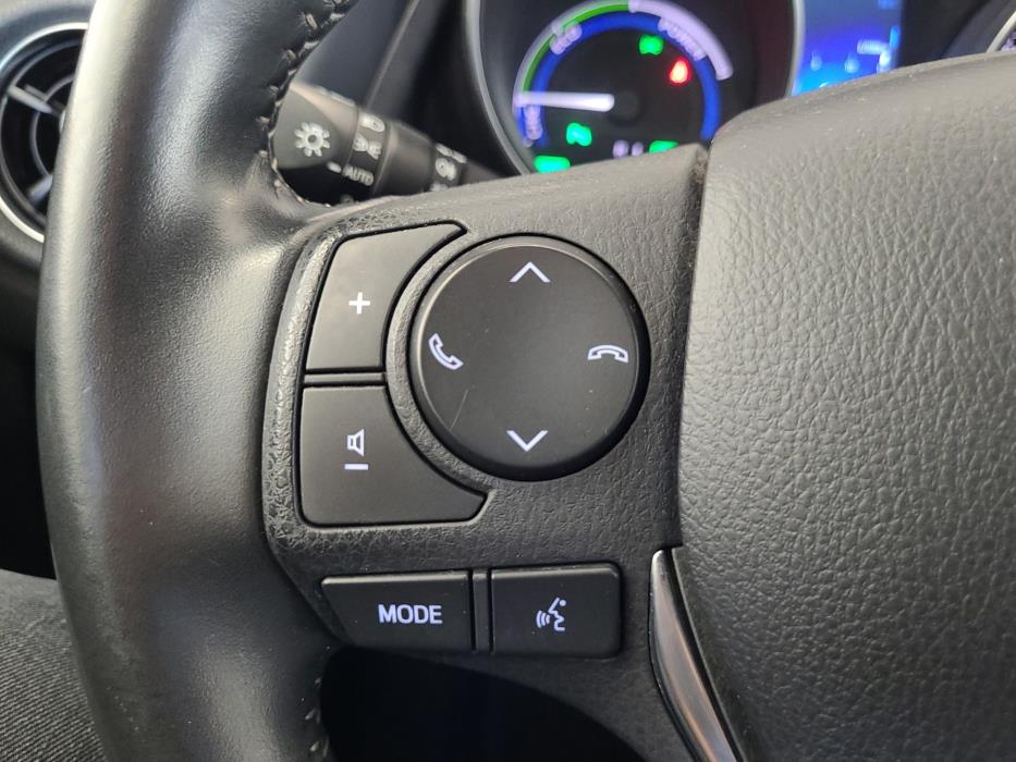 TOYOTA Auris 2016