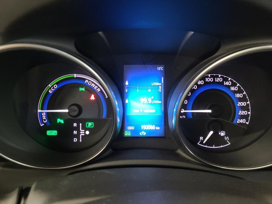 TOYOTA Auris 2016