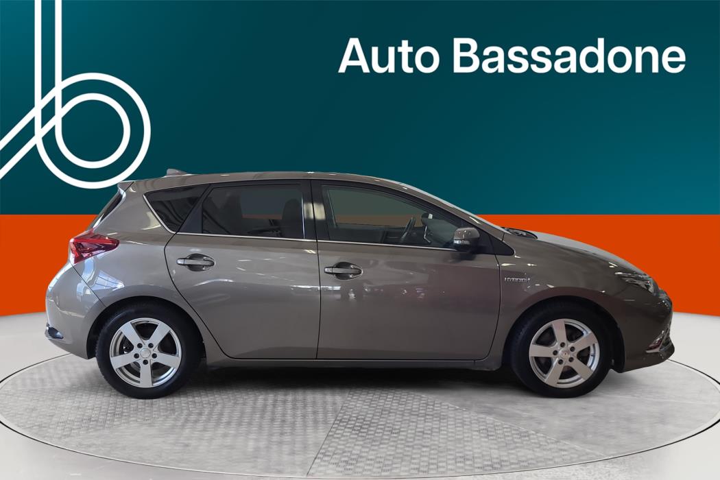TOYOTA Auris 2016