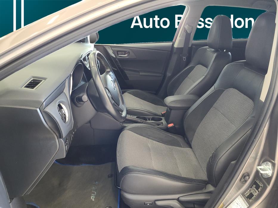 TOYOTA Auris 2016