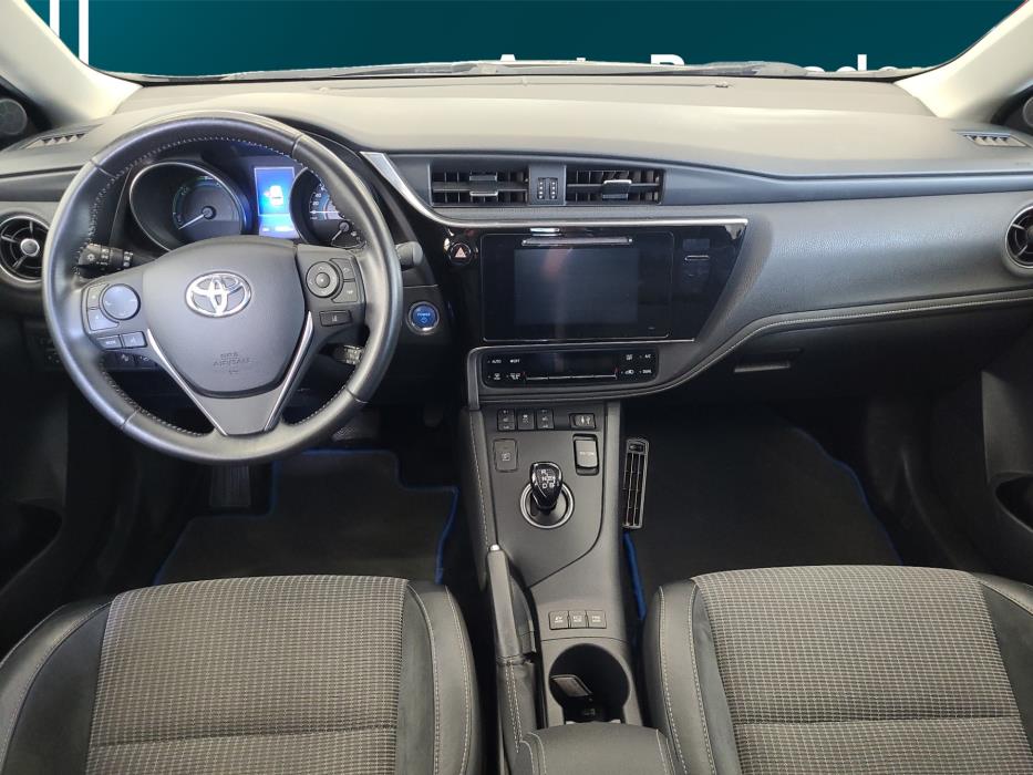 TOYOTA Auris 2016