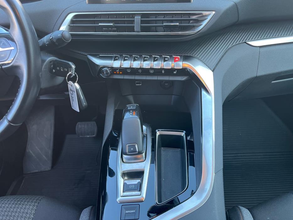 PEUGEOT 3008 2019