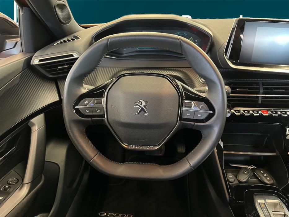 PEUGEOT e-2008 2023