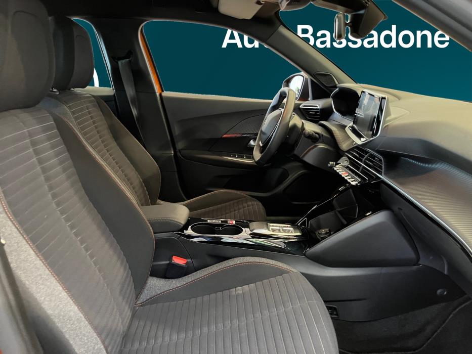 PEUGEOT e-2008 2023