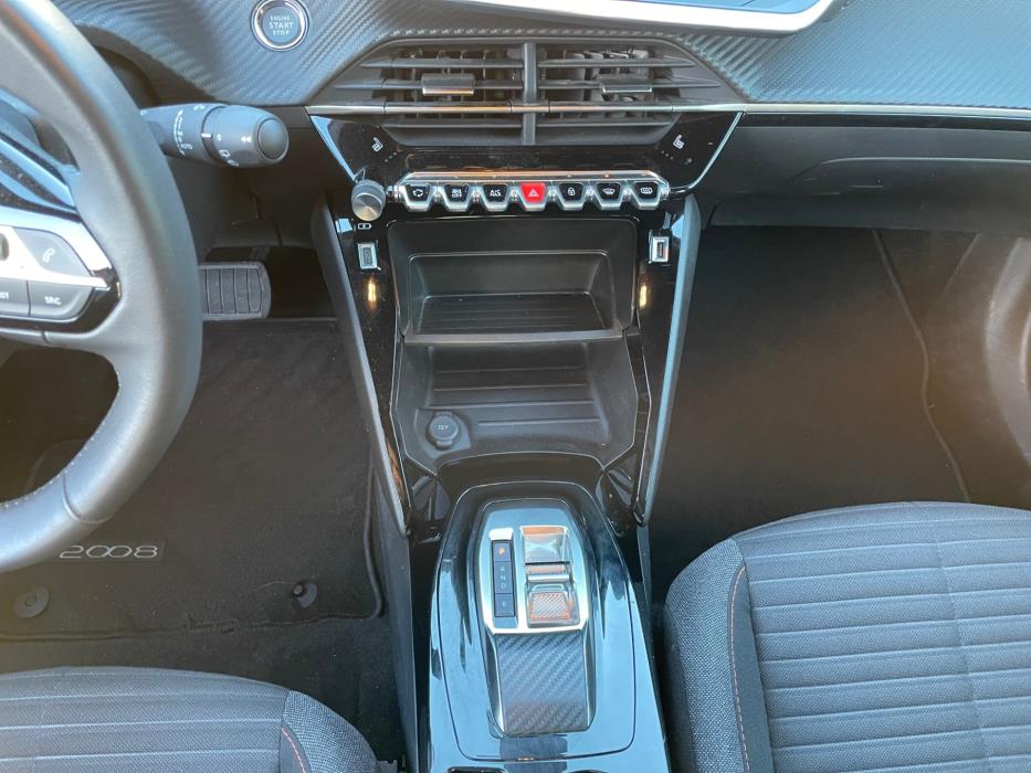 PEUGEOT e-2008 2023