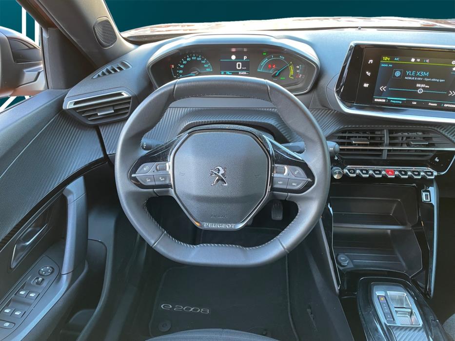 PEUGEOT e-2008 2023