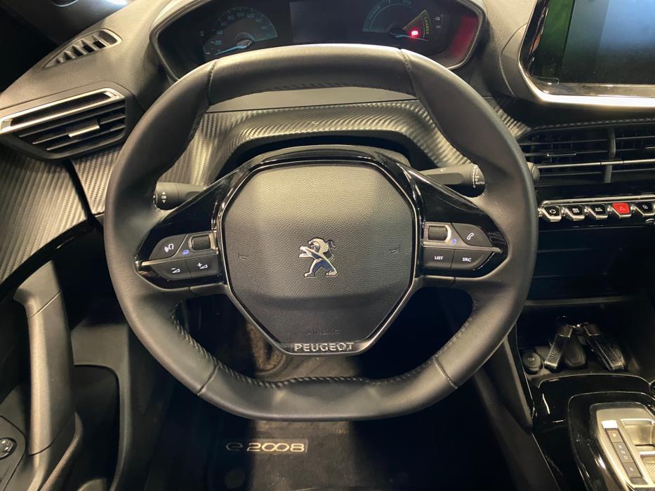 PEUGEOT e-2008 2023