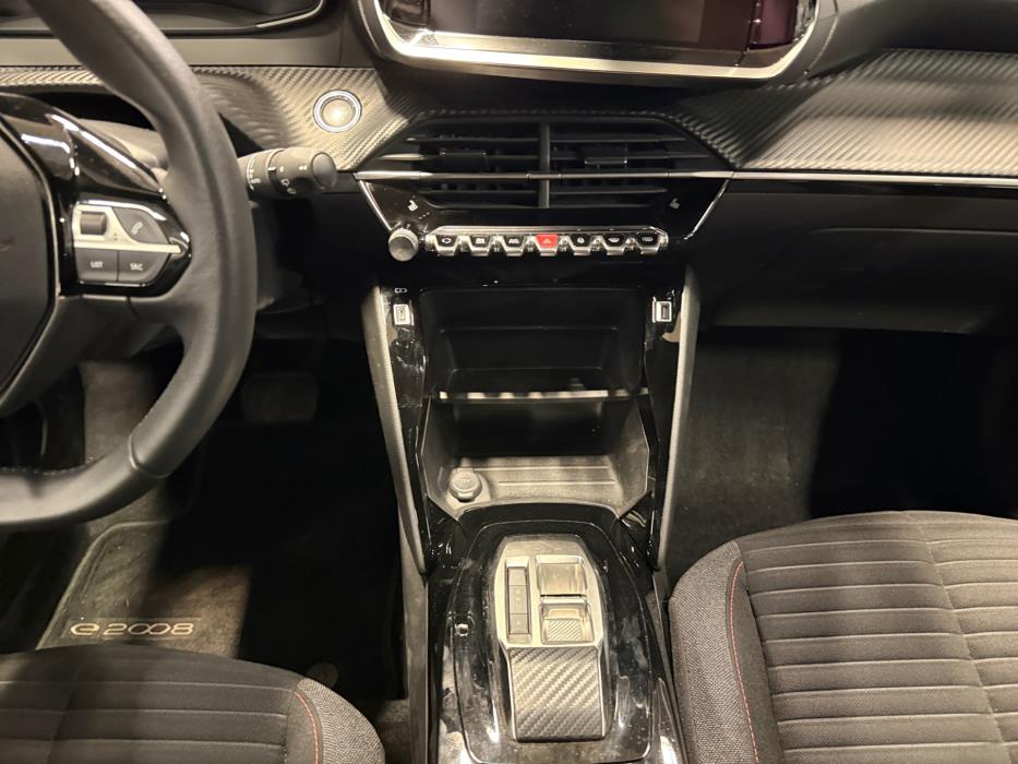 PEUGEOT e-2008 2023