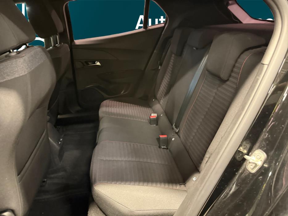 PEUGEOT e-2008 2023