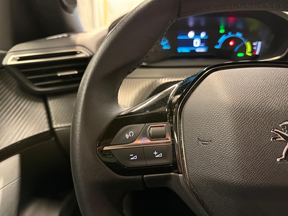 PEUGEOT e-2008 2023
