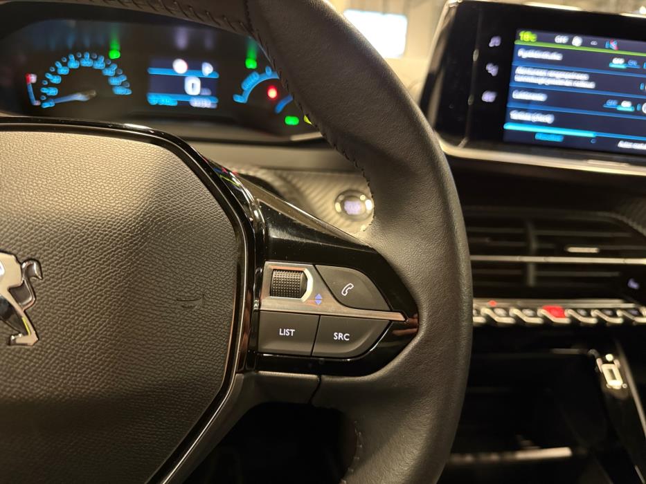 PEUGEOT e-2008 2023