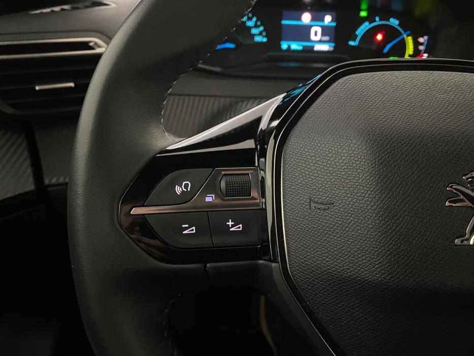 Peugeot e-2008 2023