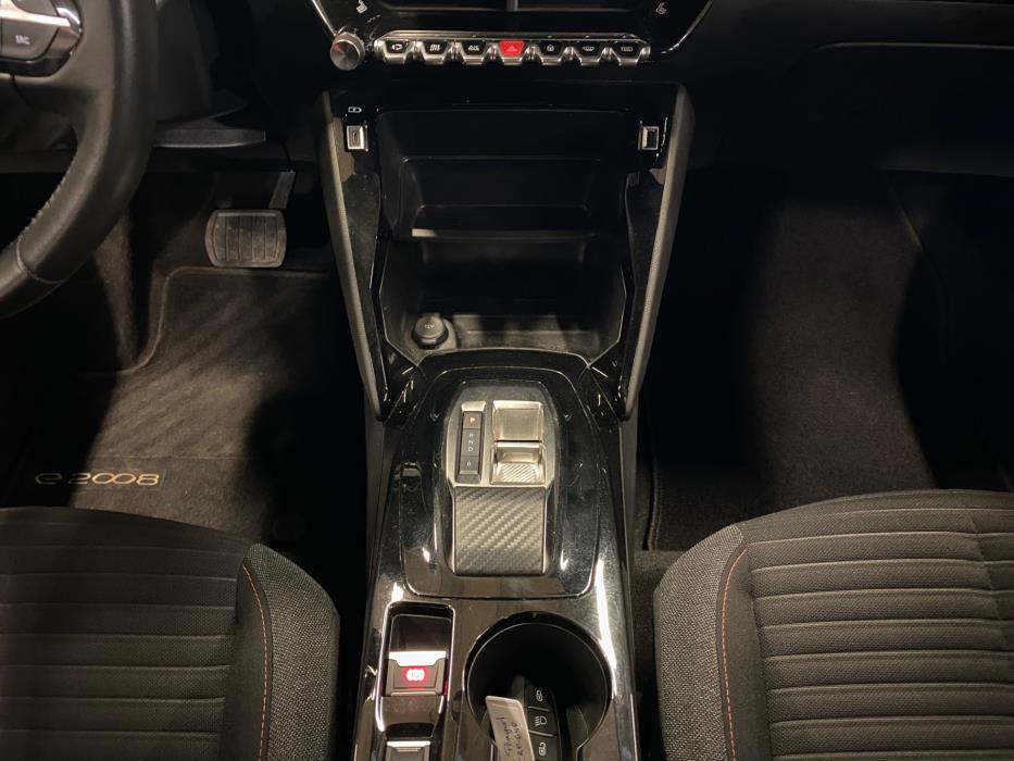 PEUGEOT e-2008 2023