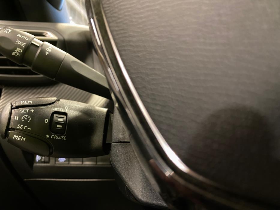 PEUGEOT e-2008 2023