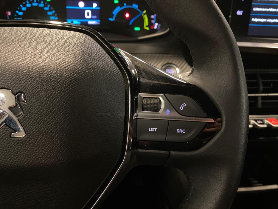 Peugeot e-2008 2023