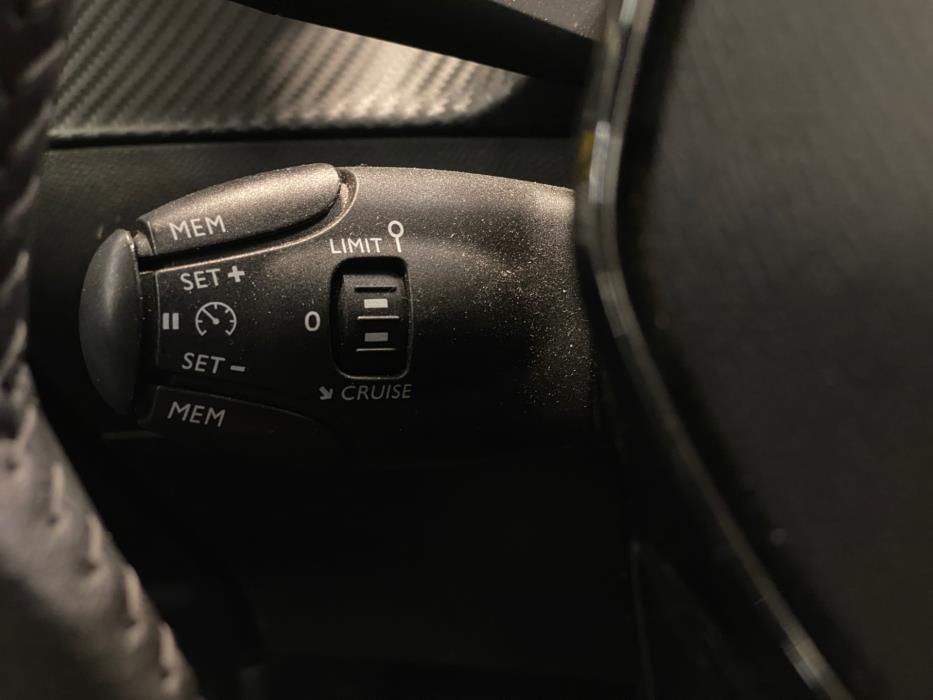 Peugeot e-2008 2023