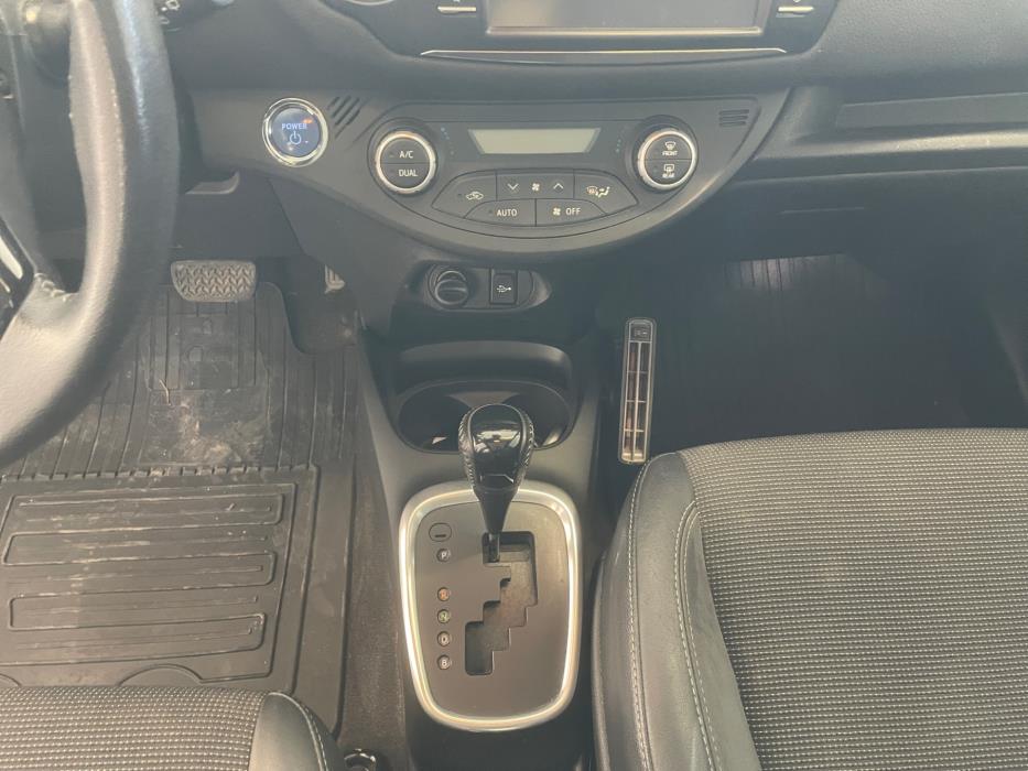 TOYOTA Yaris 2019