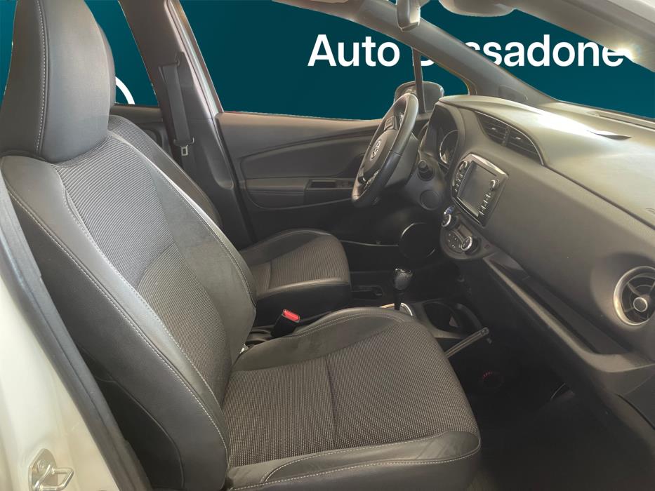 TOYOTA Yaris 2019