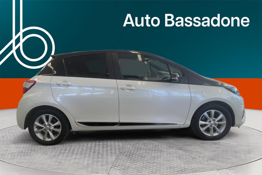 TOYOTA Yaris 2019