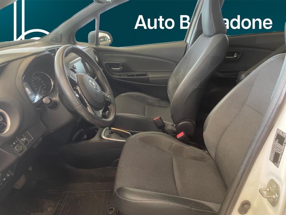 TOYOTA Yaris 2019