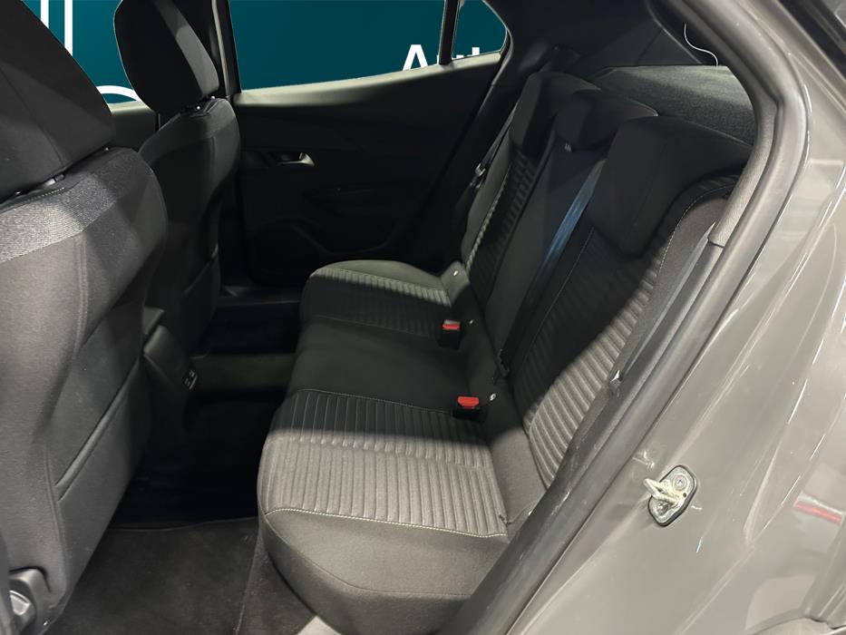 PEUGEOT e-2008 2023