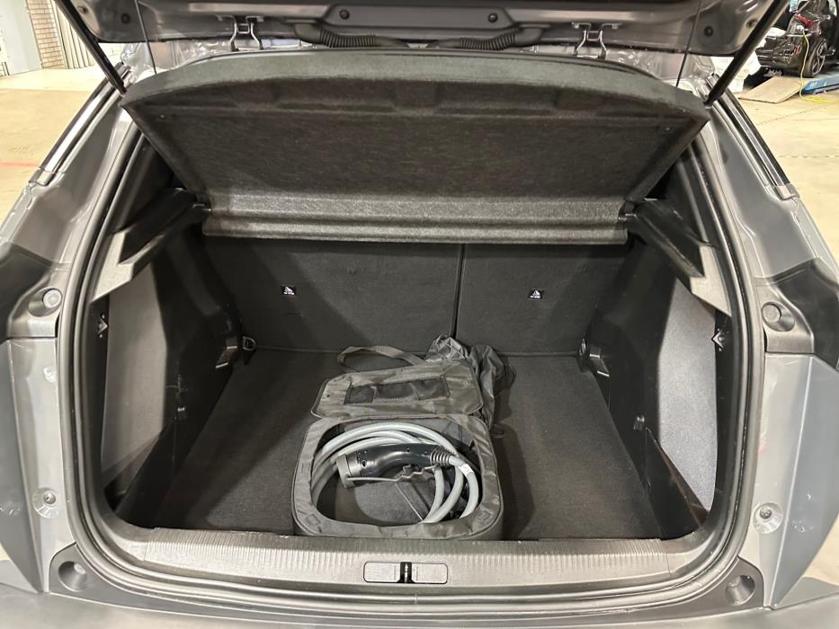 PEUGEOT e-2008 2023